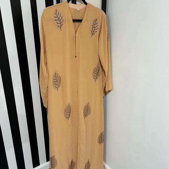 Dresses & Skirts - Elegant Abaya with matching Scarf